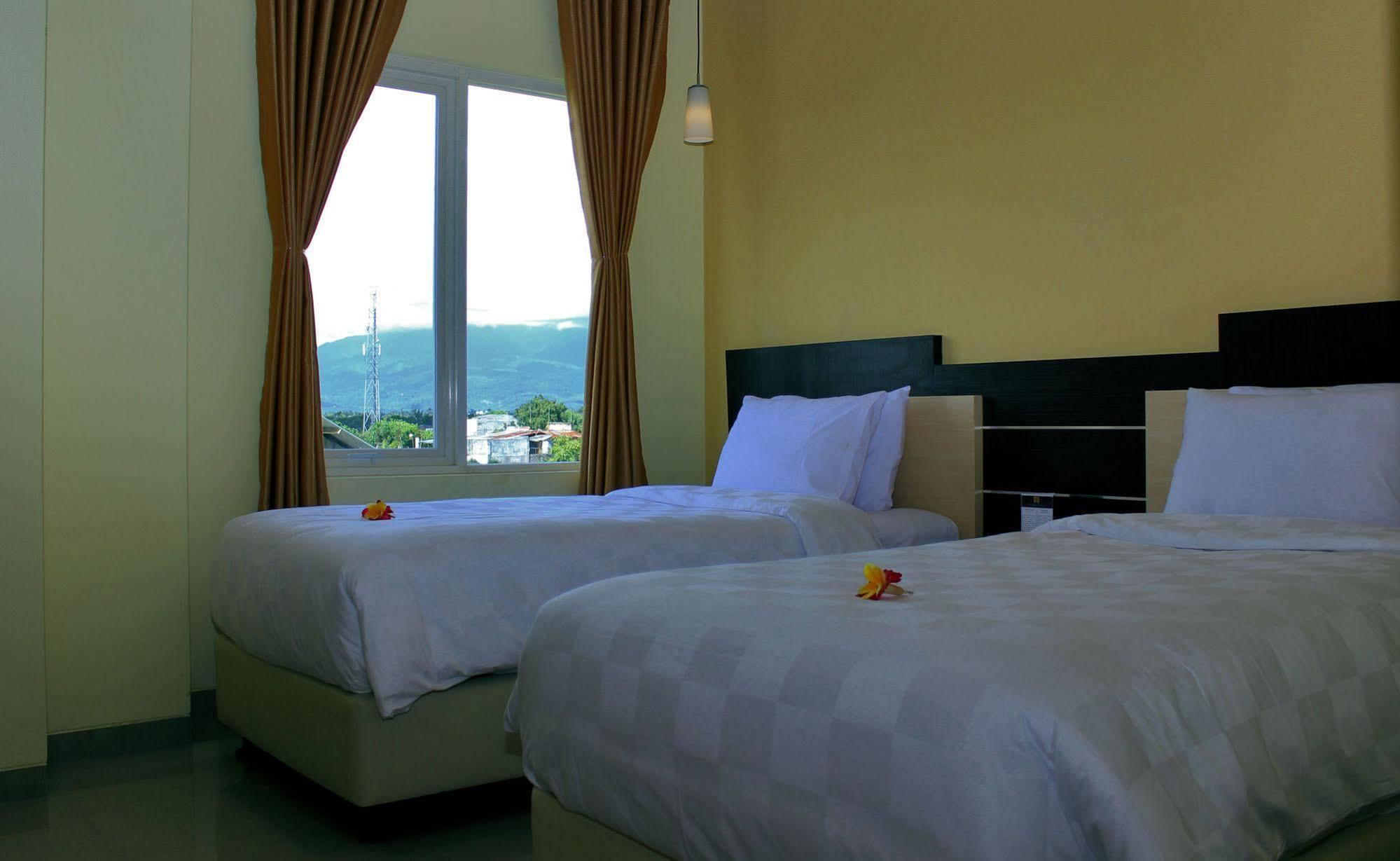 M Hotel Матарам Екстериор снимка